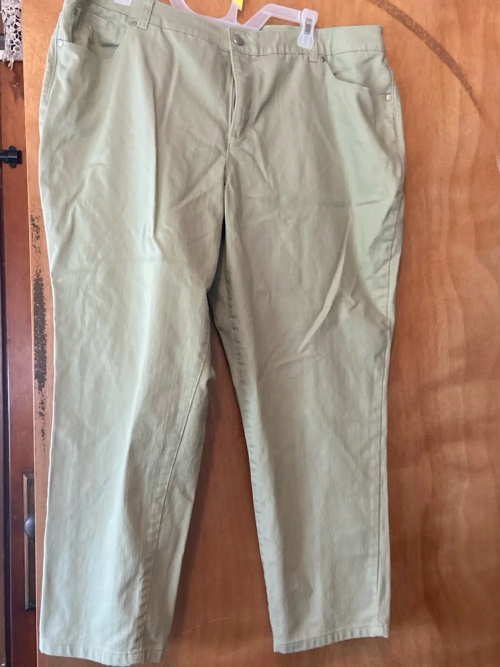 Women's Straight Leg Pants in Light Olive